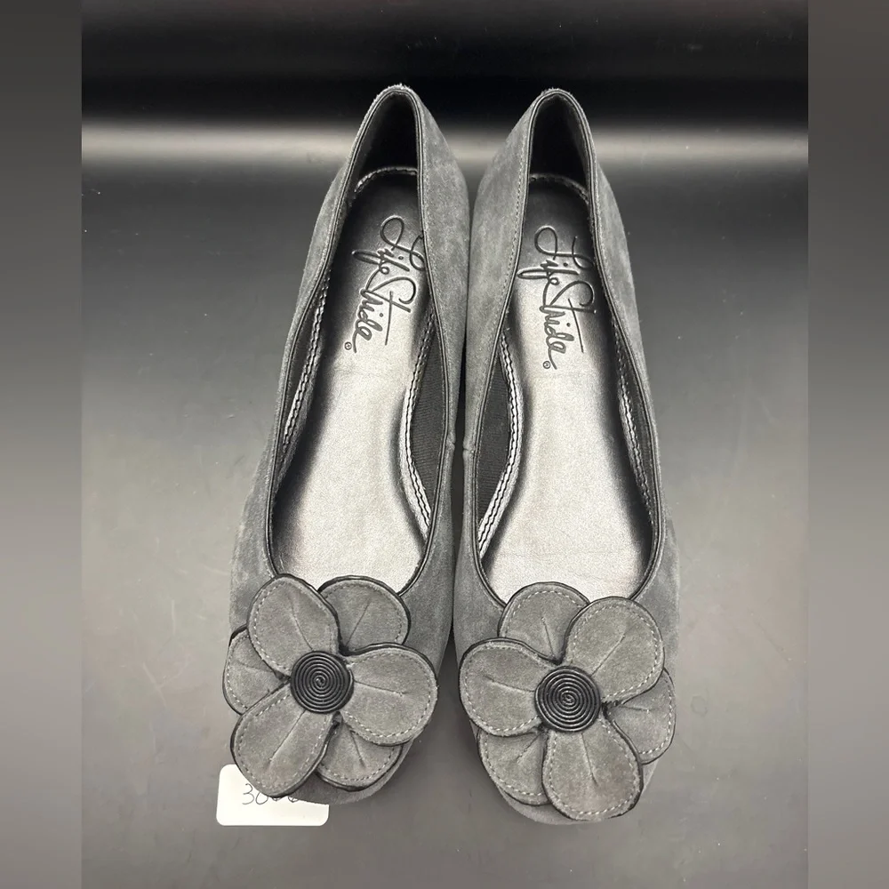 LifeStride Oliver Gray Flower Detail Flats Size 6 EUC Original Box